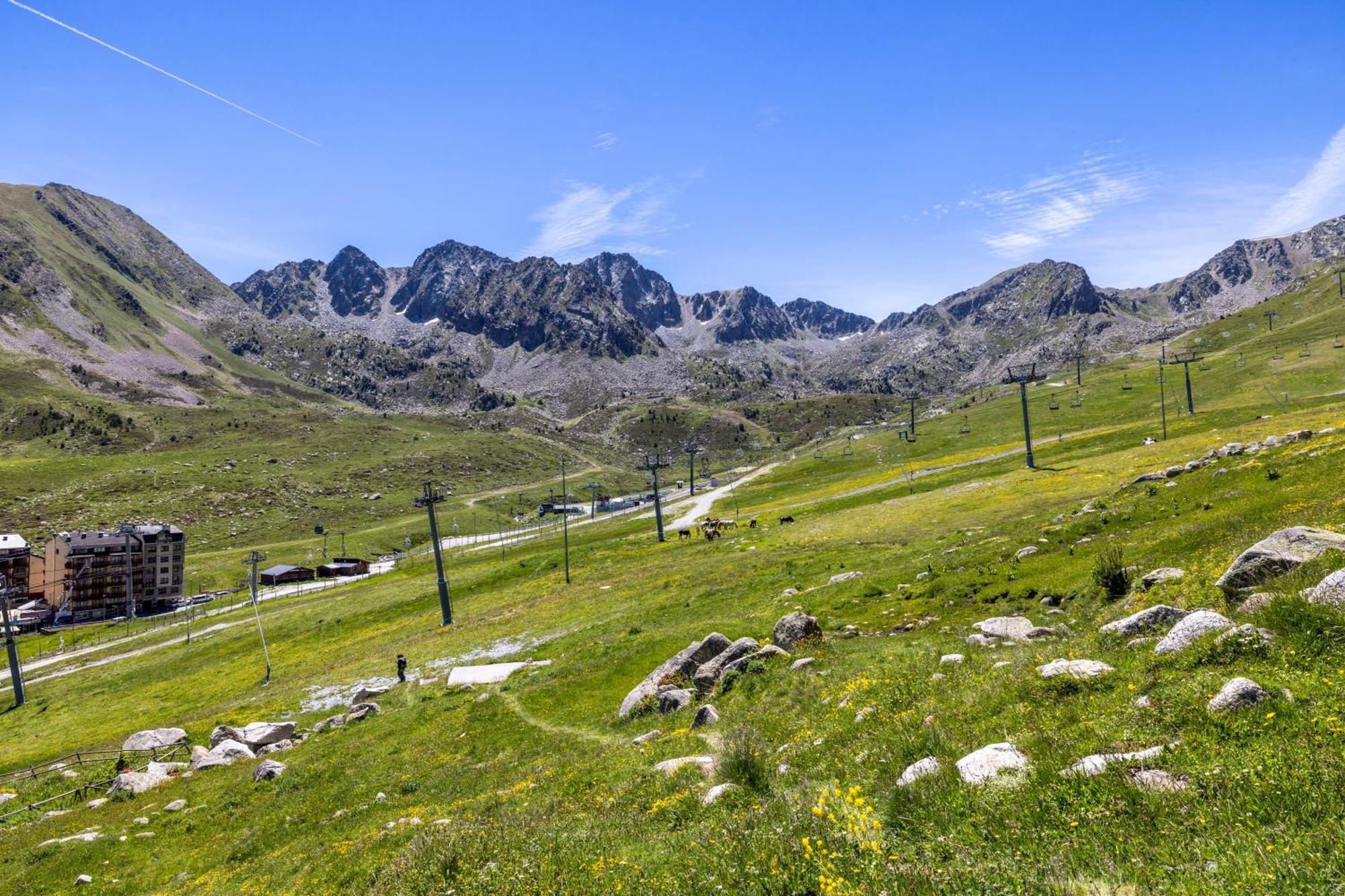 Increibles Vistas A Las Montanas En El Pas De La Casa - Parking - Wifi - Ski In Ski Out L By Bonesvacances Exterior photo