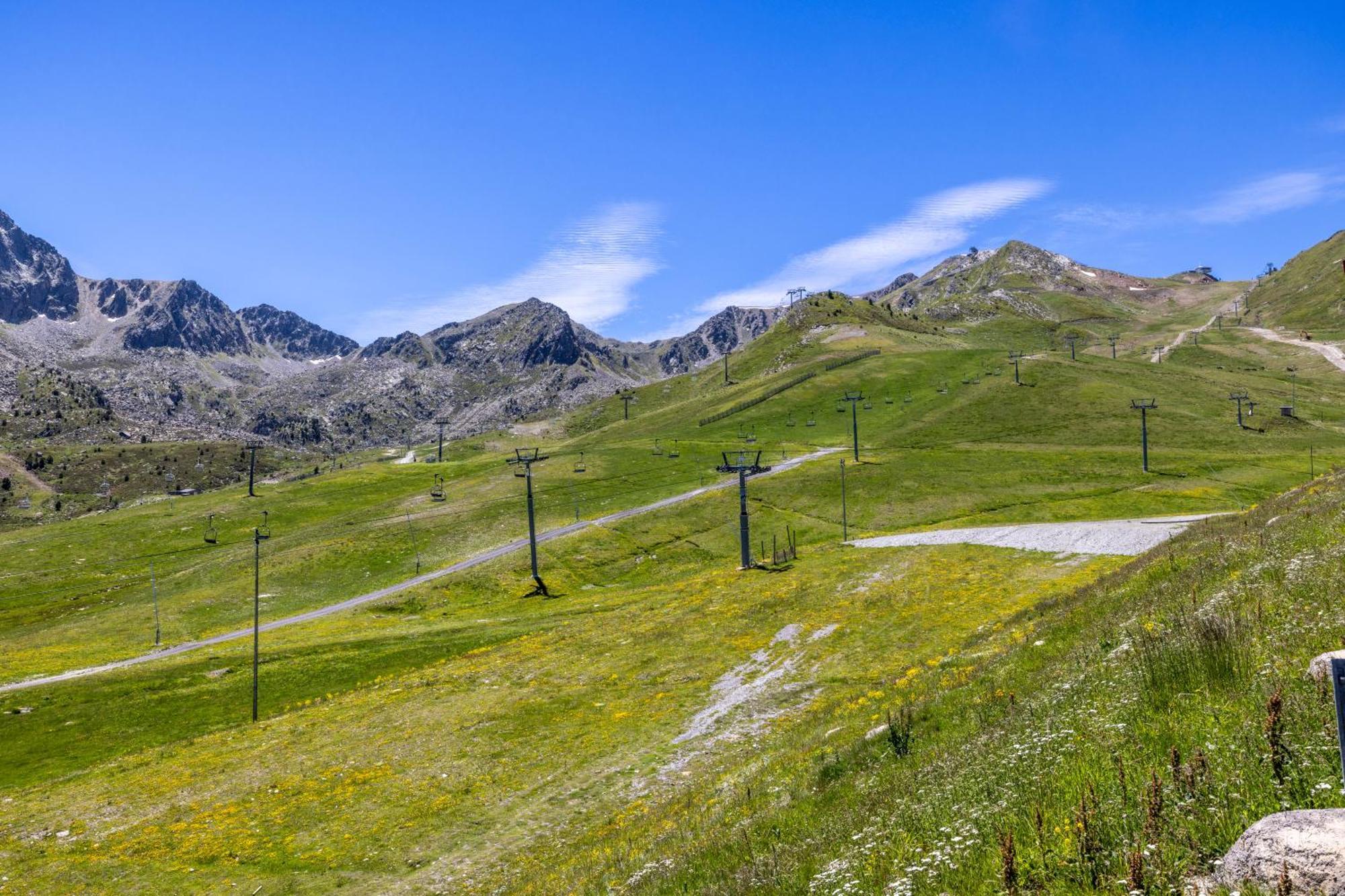 Increibles Vistas A Las Montanas En El Pas De La Casa - Parking - Wifi - Ski In Ski Out L By Bonesvacances Exterior photo
